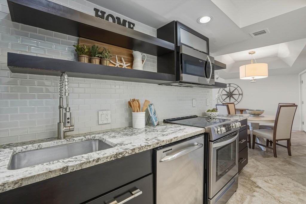 1601 Ocean Dr S - Photo 5 of 17