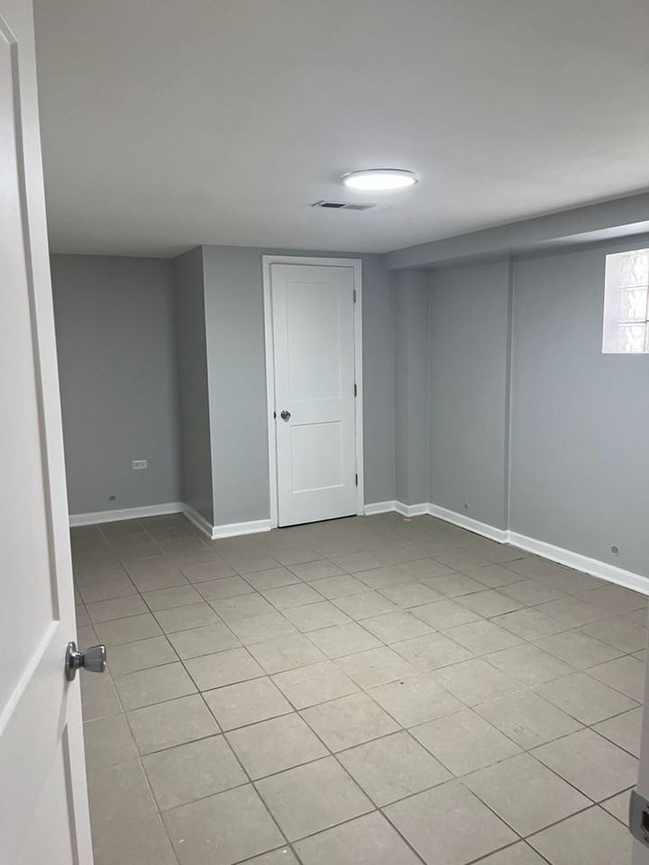 8722 S Winchester Ave - Photo 2 of 10