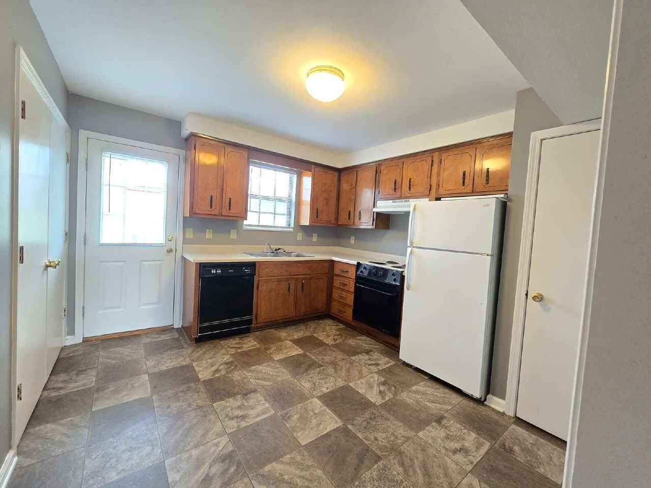 355 Peabody Dr Apt 3 - Photo 4 of 11