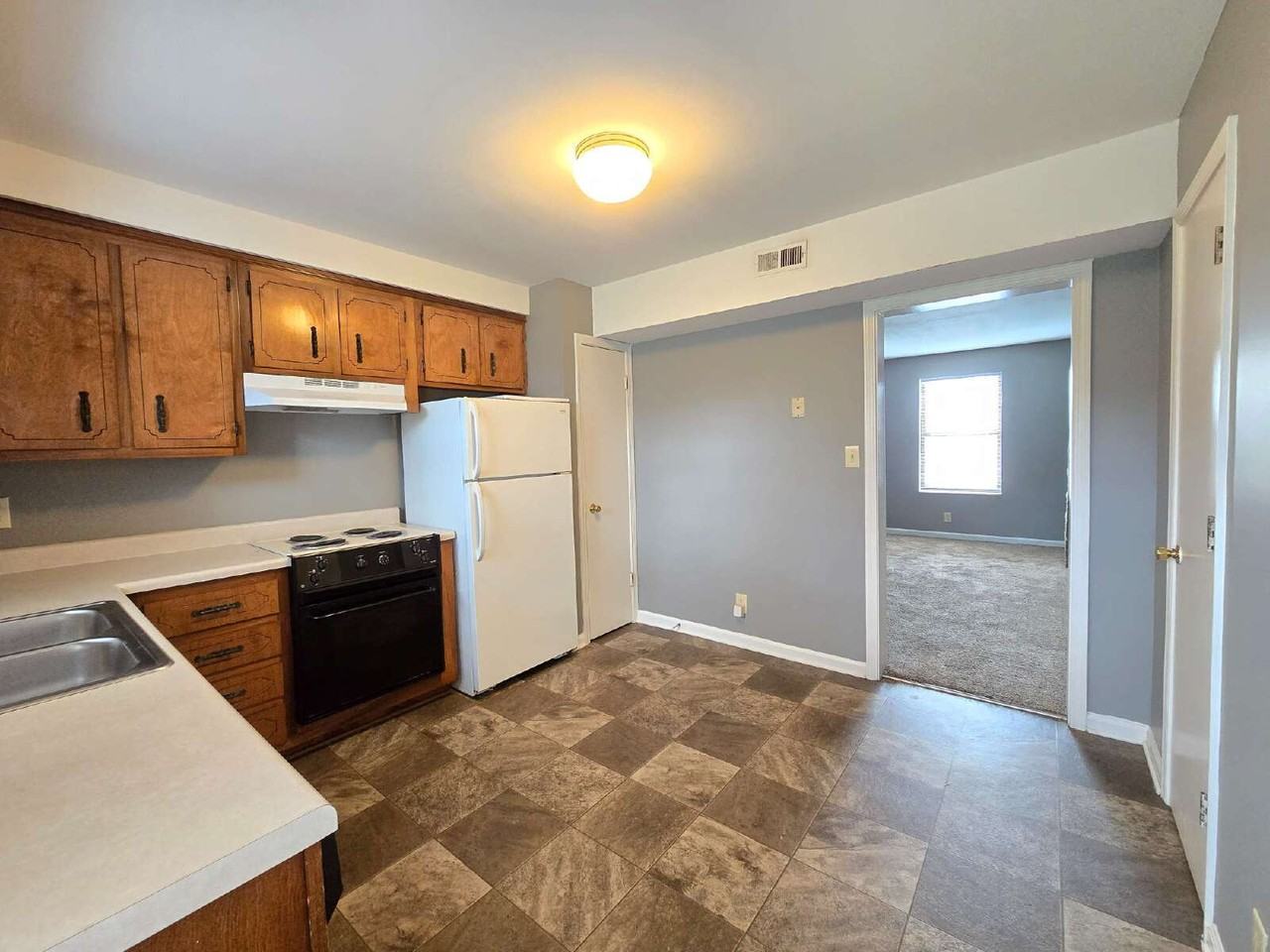 355 Peabody Dr Apt 3 - Photo 5 of 11