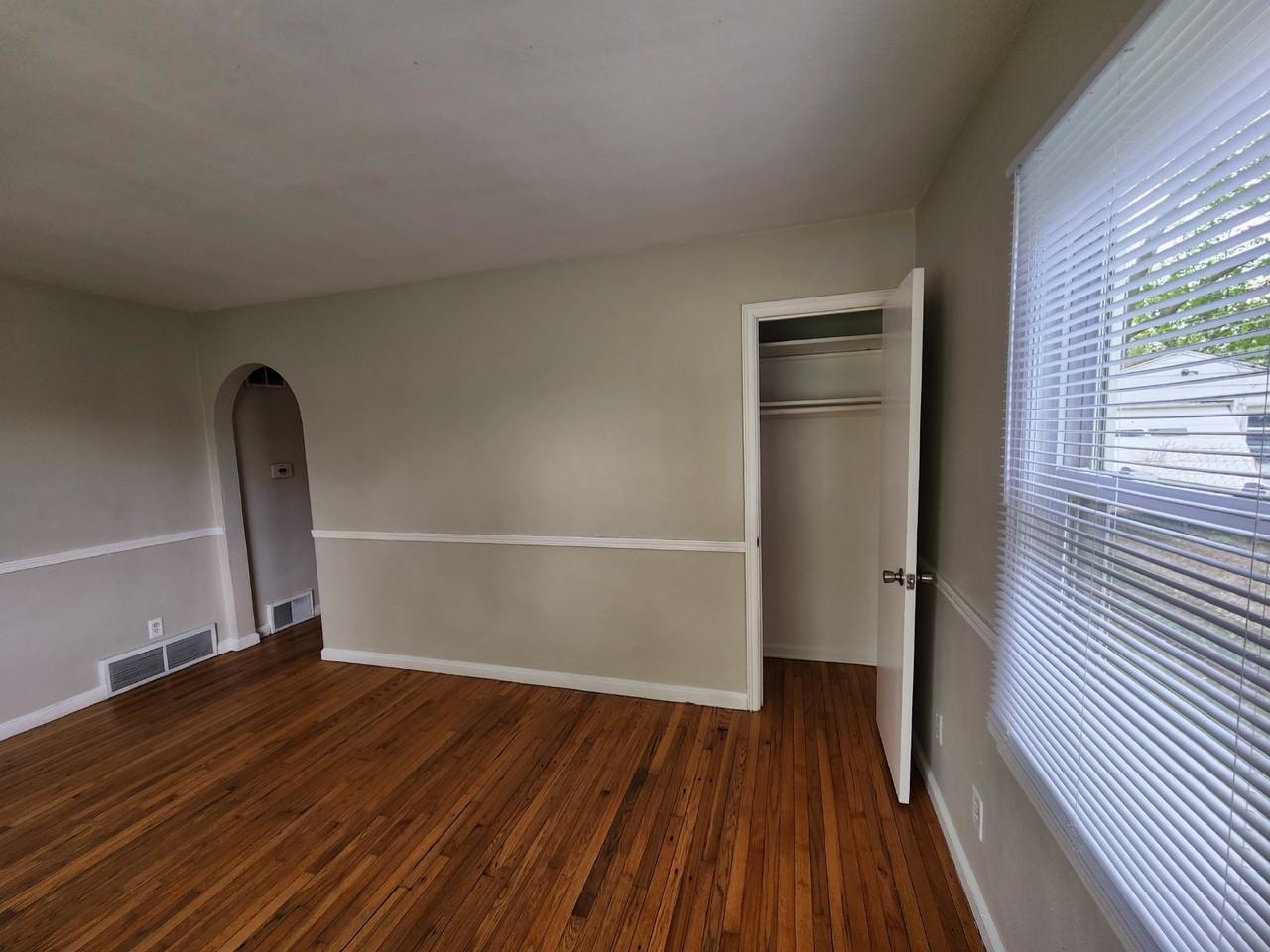354 S Biltmore Ave - Photo 4 of 29