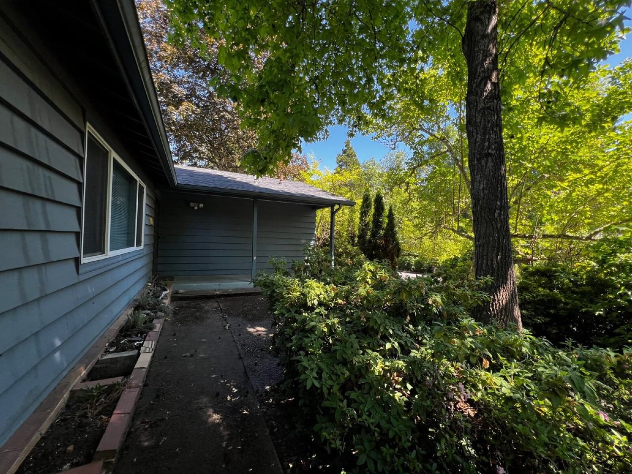 305 E 39th Ave - Photo 2 of 28
