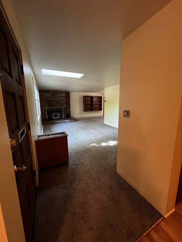 305 E 39th Ave - Photo 4 of 28