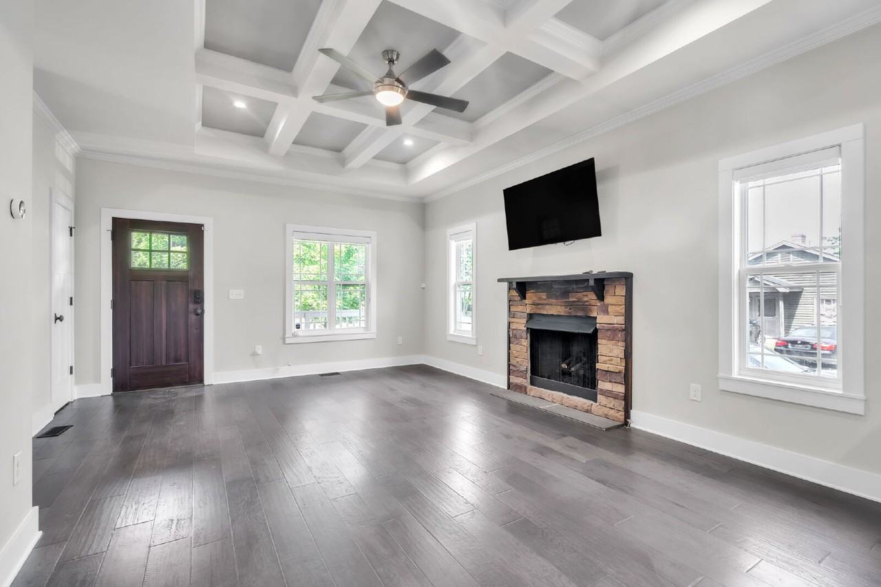410 Gower St - Photo 2 of 32