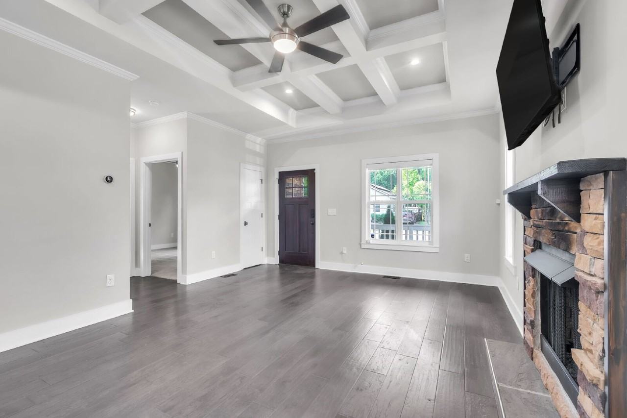 410 Gower St - Photo 4 of 32