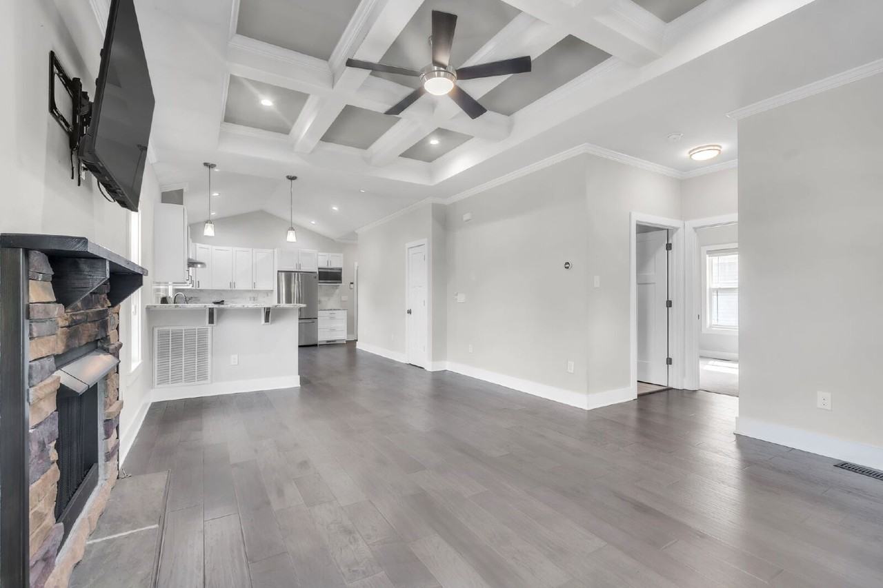 410 Gower St - Photo 5 of 32