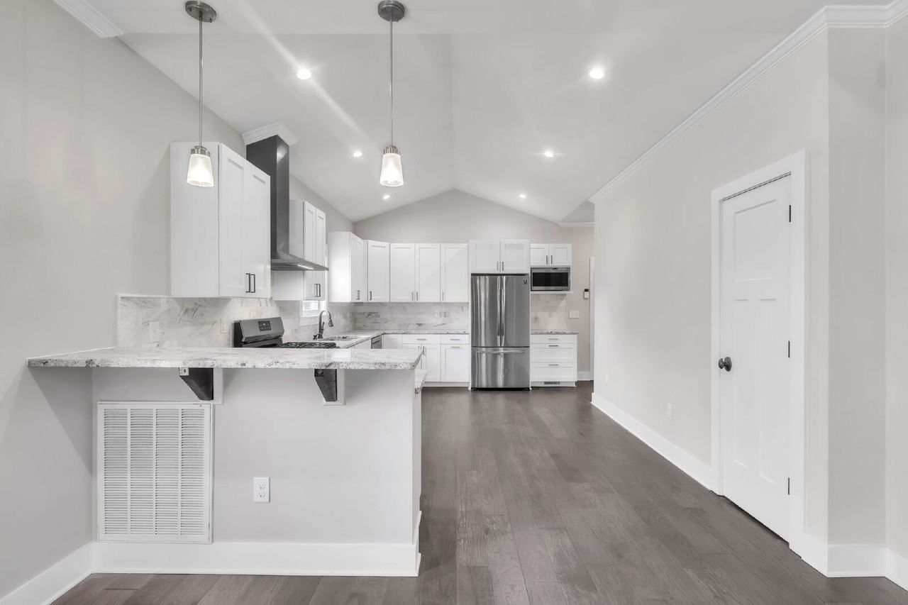 410 Gower St - Photo 6 of 32