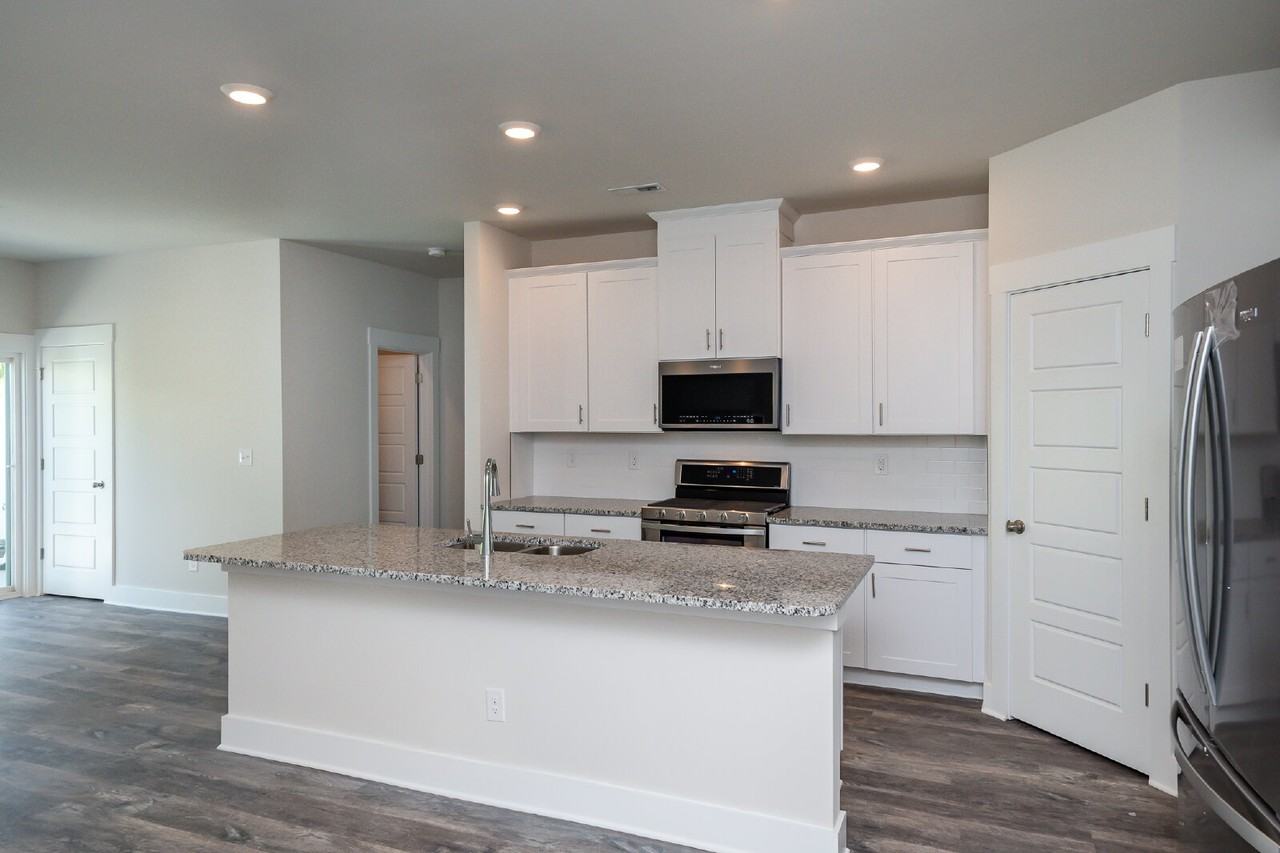 69 Galley Ln - Photo 5 of 31