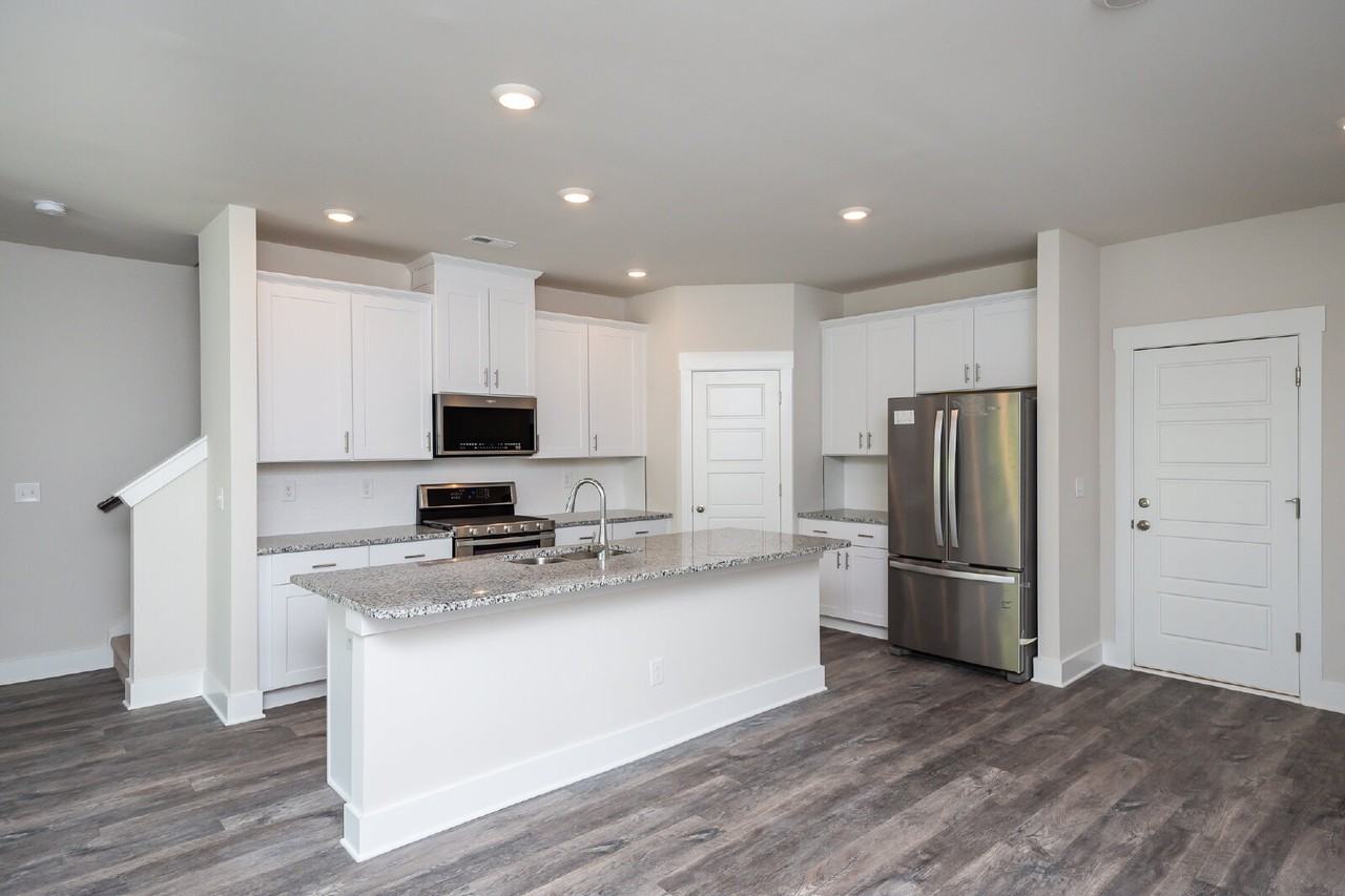 69 Galley Ln - Photo 6 of 31