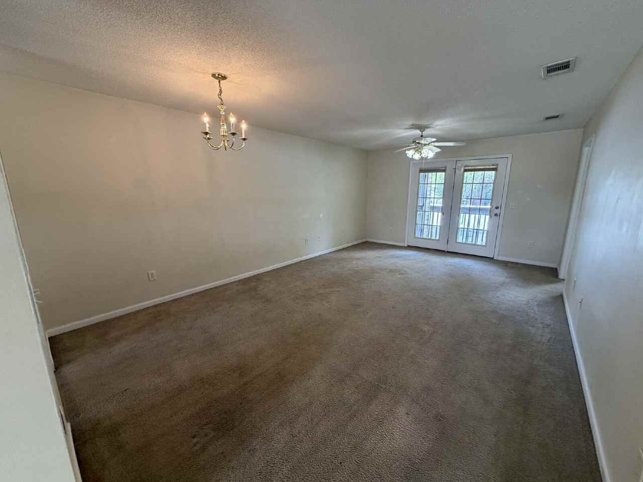 101 Hall St - Photo 4 of 12