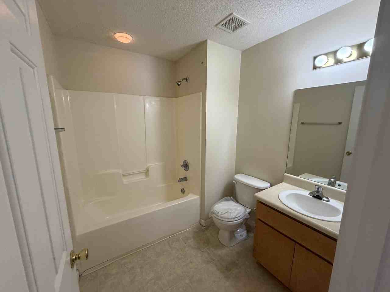 101 Hall St - Photo 6 of 12