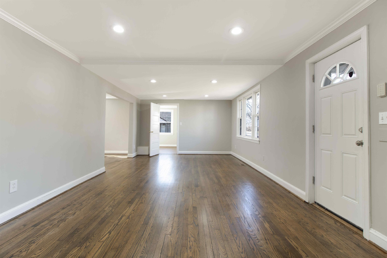 227 Frederick Ave - Photo 4 of 10