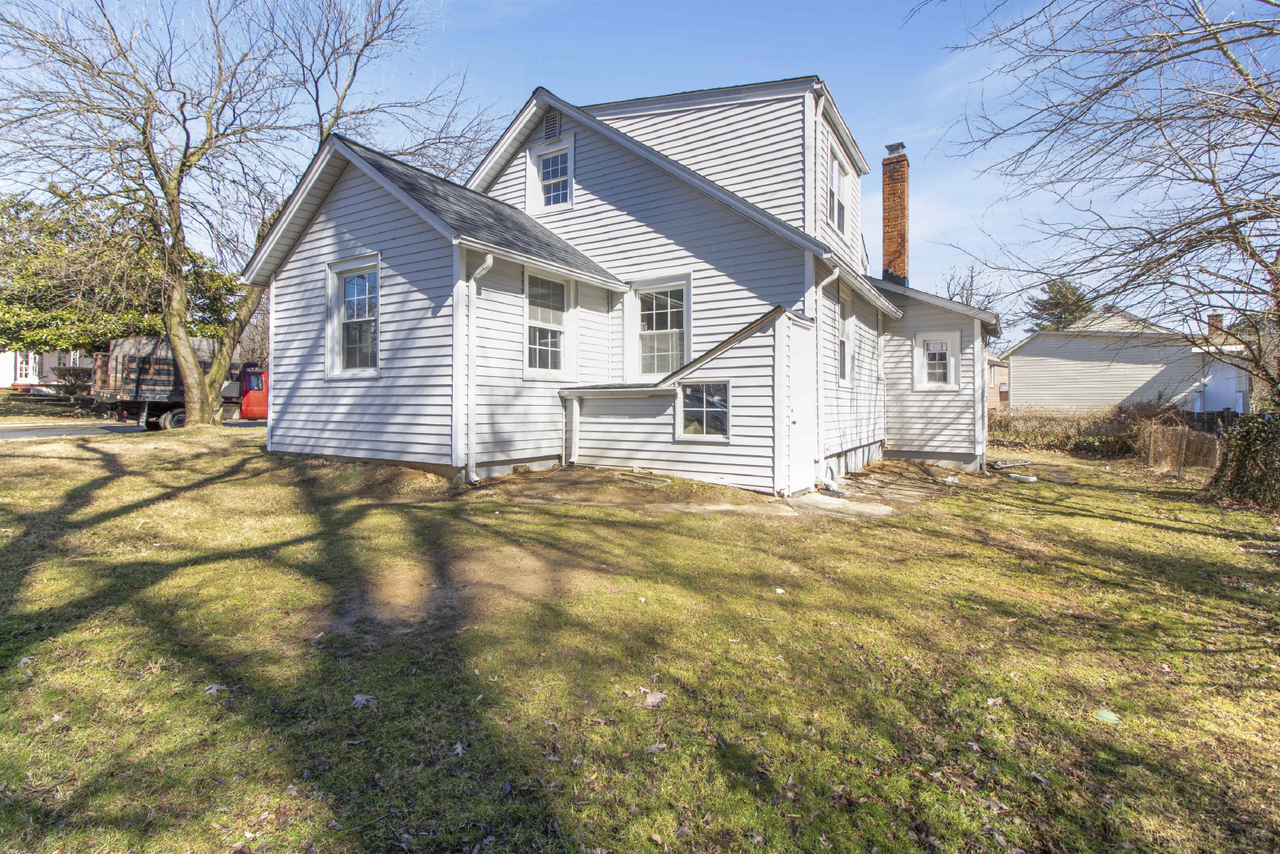 227 Frederick Ave - Photo 5 of 10