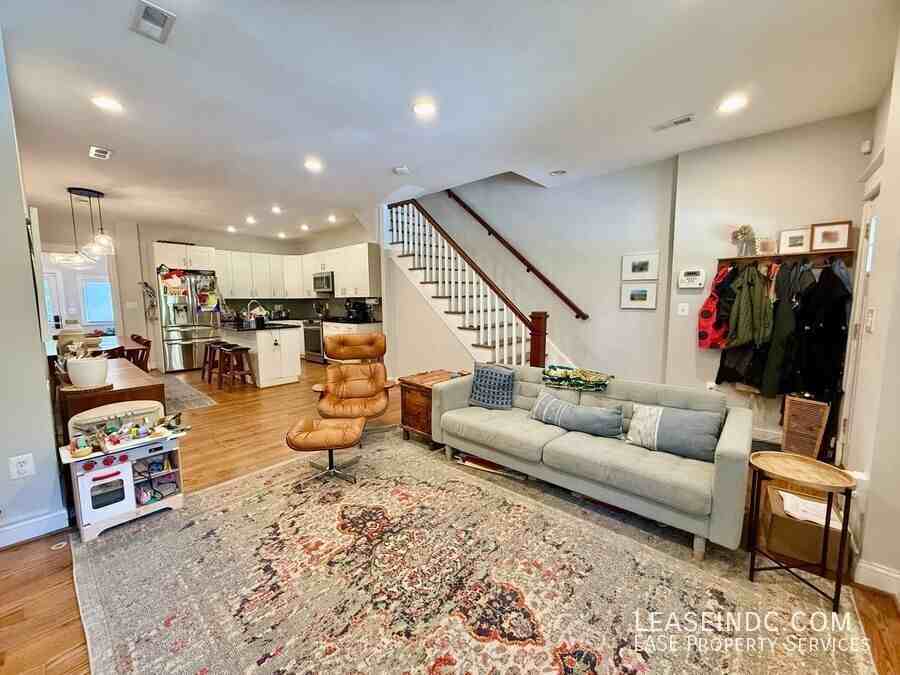 1414 Oak St Nw - Photo 4 of 36