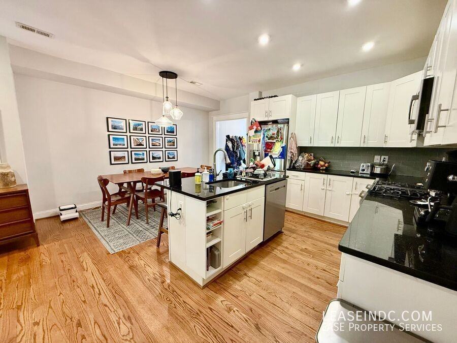 1414 Oak St Nw - Photo 7 of 36