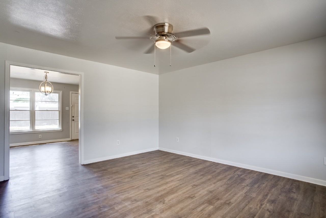 3011 44th St - Photo 5 of 19