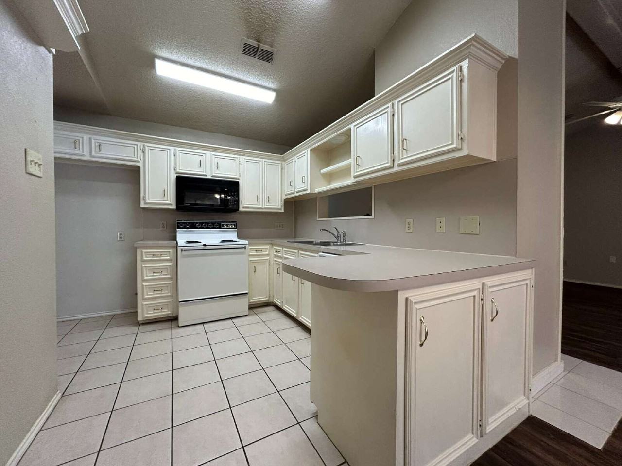 6708 Frankford Ave - Photo 4 of 9