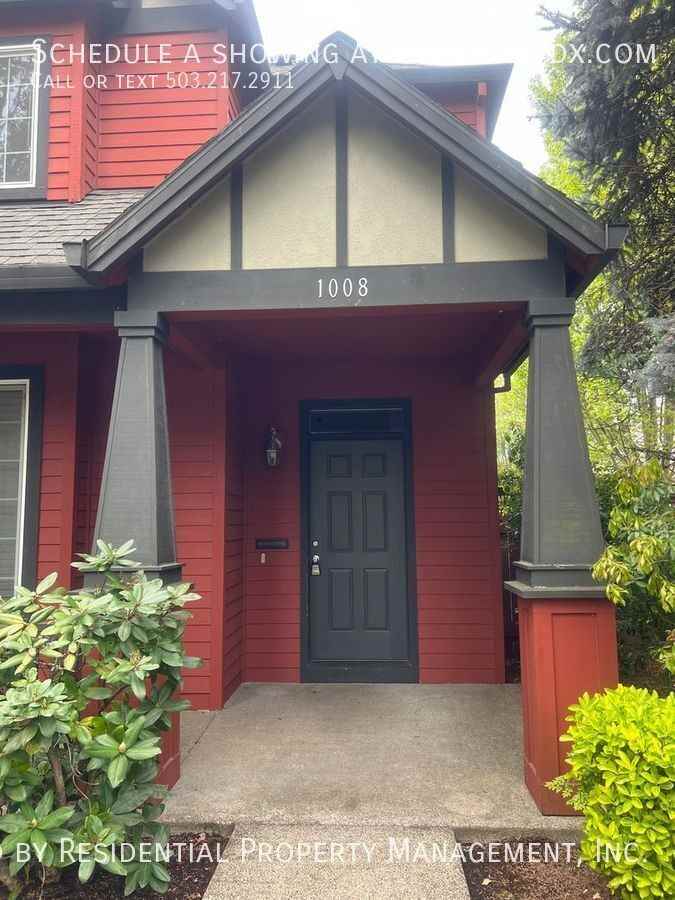 1008 Se Bacarra St - Photo 3 of 46