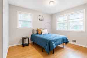 featured image of 2719 Knollview Dr