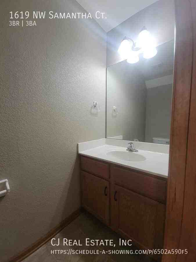 1619 Nw Samantha Ct - Photo 5 of 11