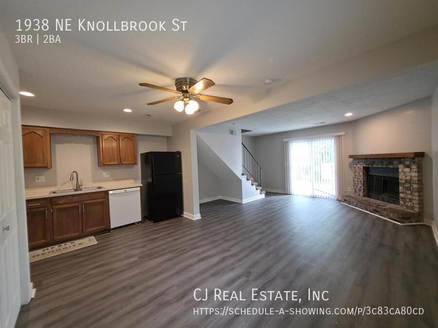 1938 Ne Knollbrook St - Photo 2 of 11