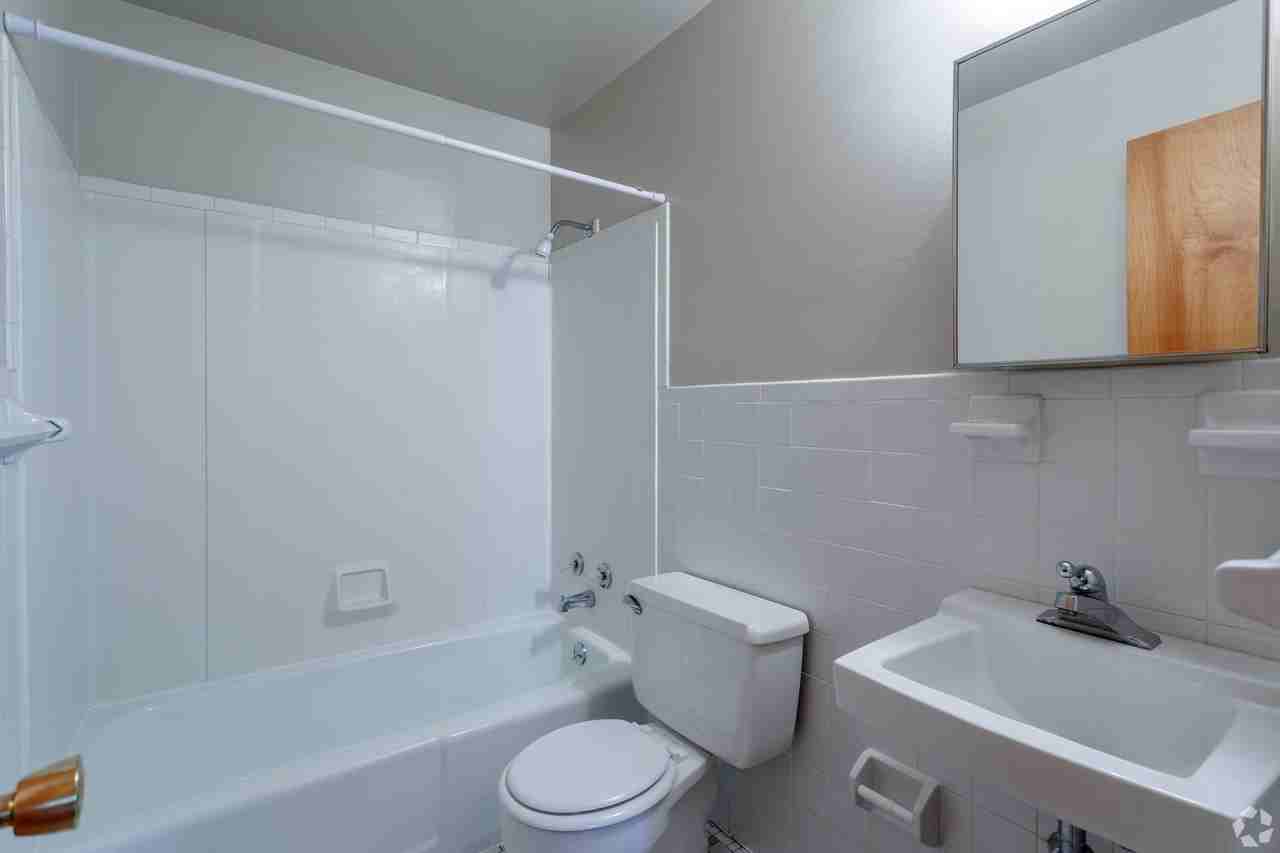 Continental North Apartments - Photo 6 of 29