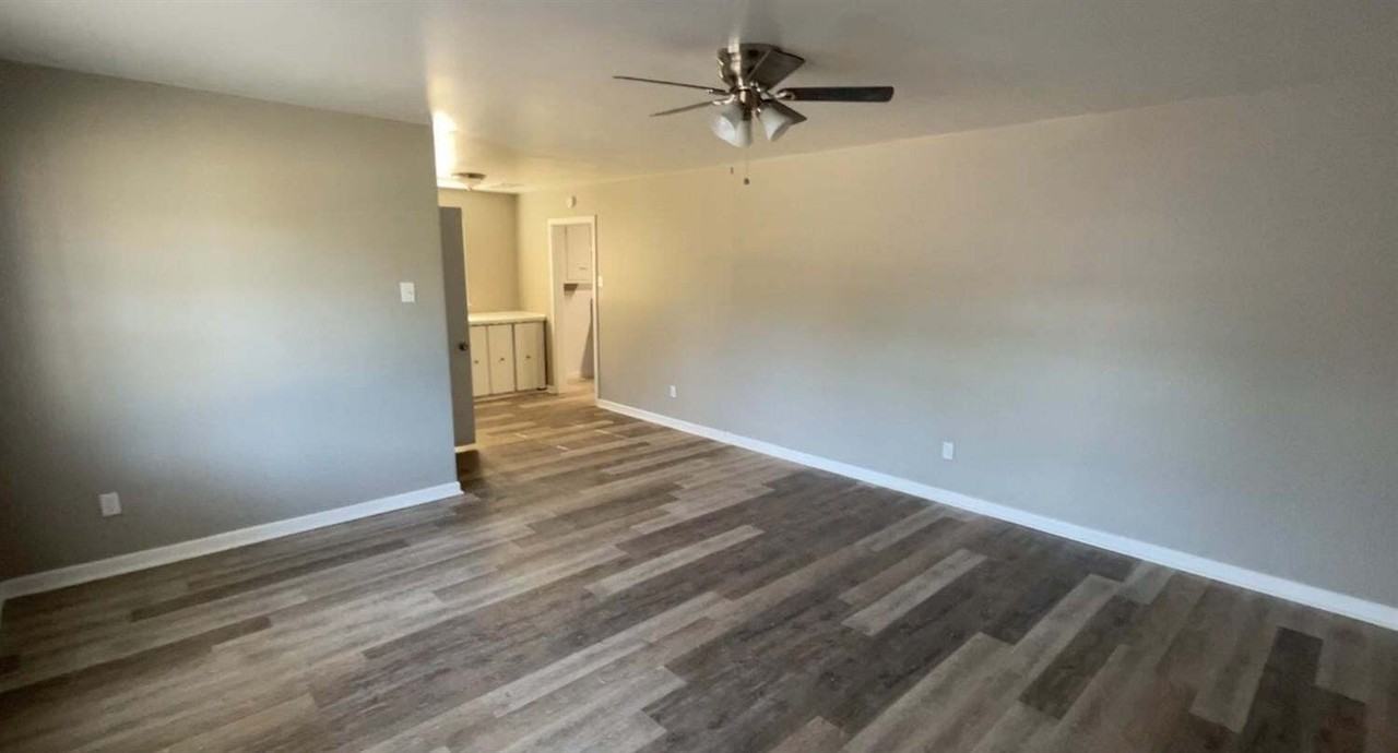 LZ 4202 38th Street - Photo 3 of 13