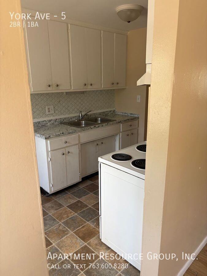 York Ave #5 - Photo 6 of 11