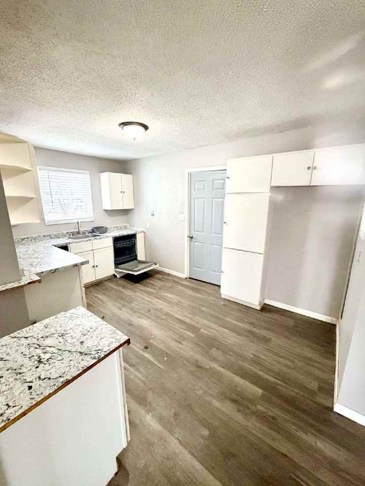 627 N Webster St - Photo 6 of 17