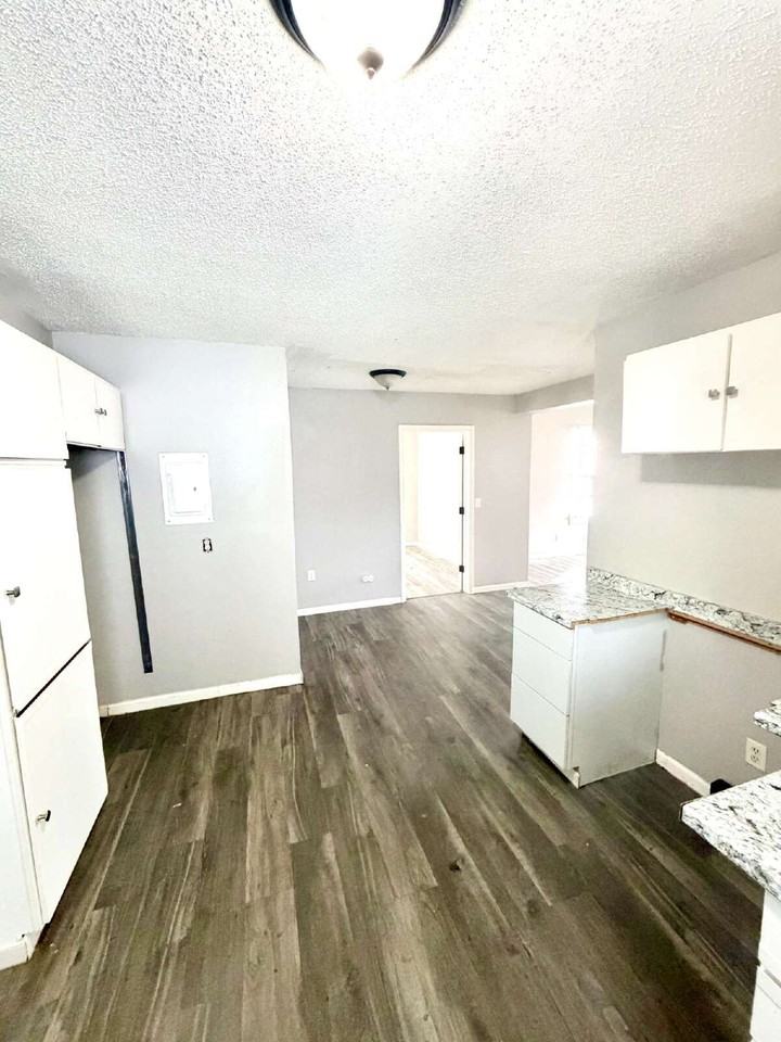 627 N Webster St - Photo 7 of 17