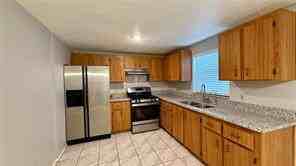 724 Lincoln St - Photo 3 of 14