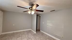 724 Lincoln St - Photo 5 of 14