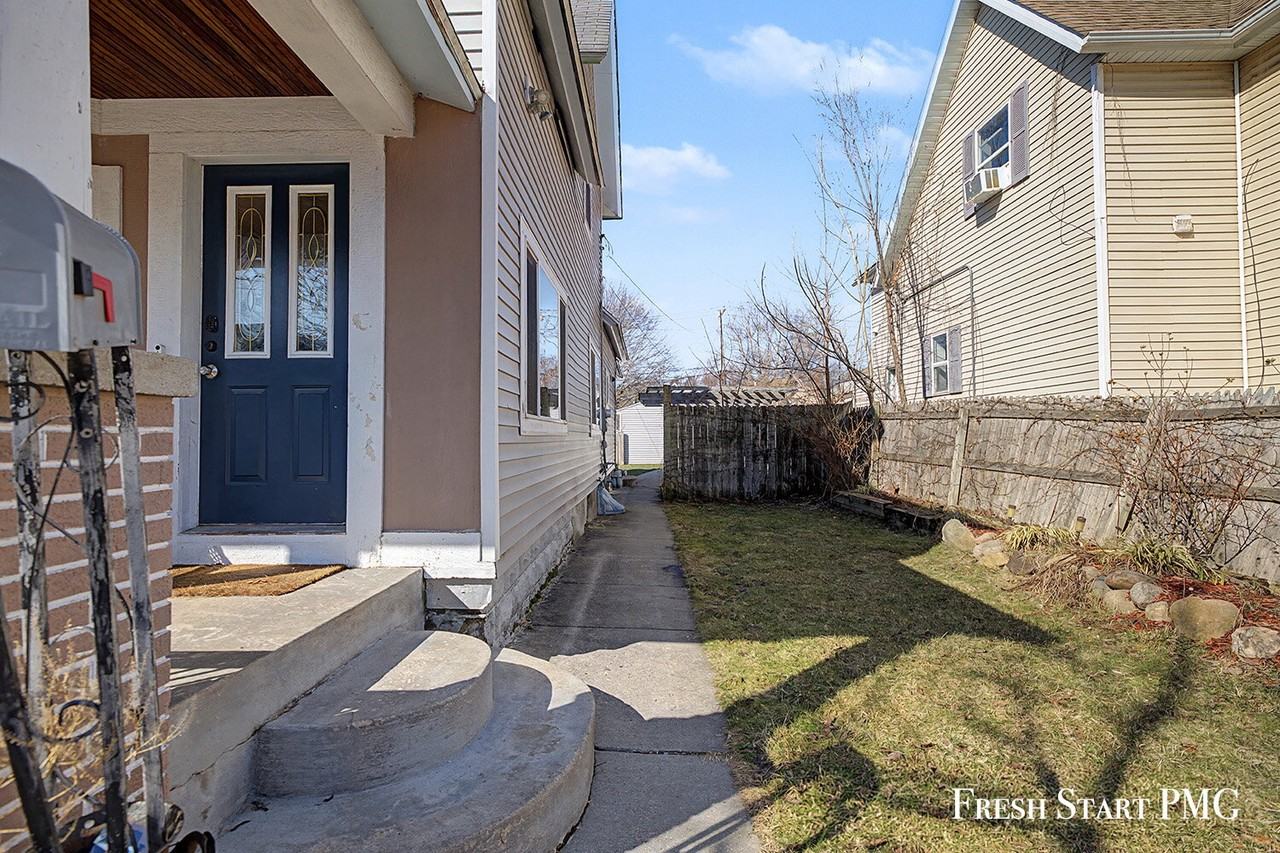 1113 Alpine Ave Nw - Photo 4 of 36