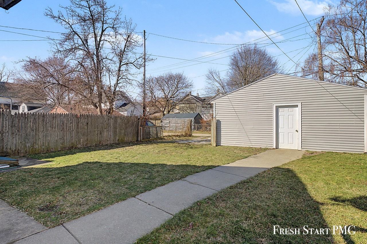 1113 Alpine Ave Nw - Photo 6 of 36