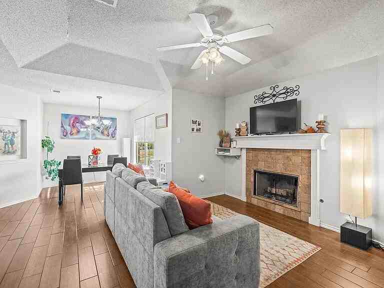 3104 110th St #A - Photo 3 of 26