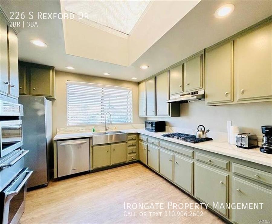226 S Rexford Dr - Photo 4 of 15