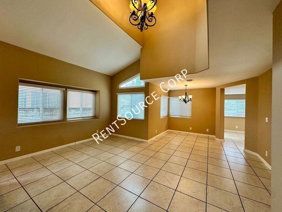 25823 Dickens Ct - Photo 3 of 25
