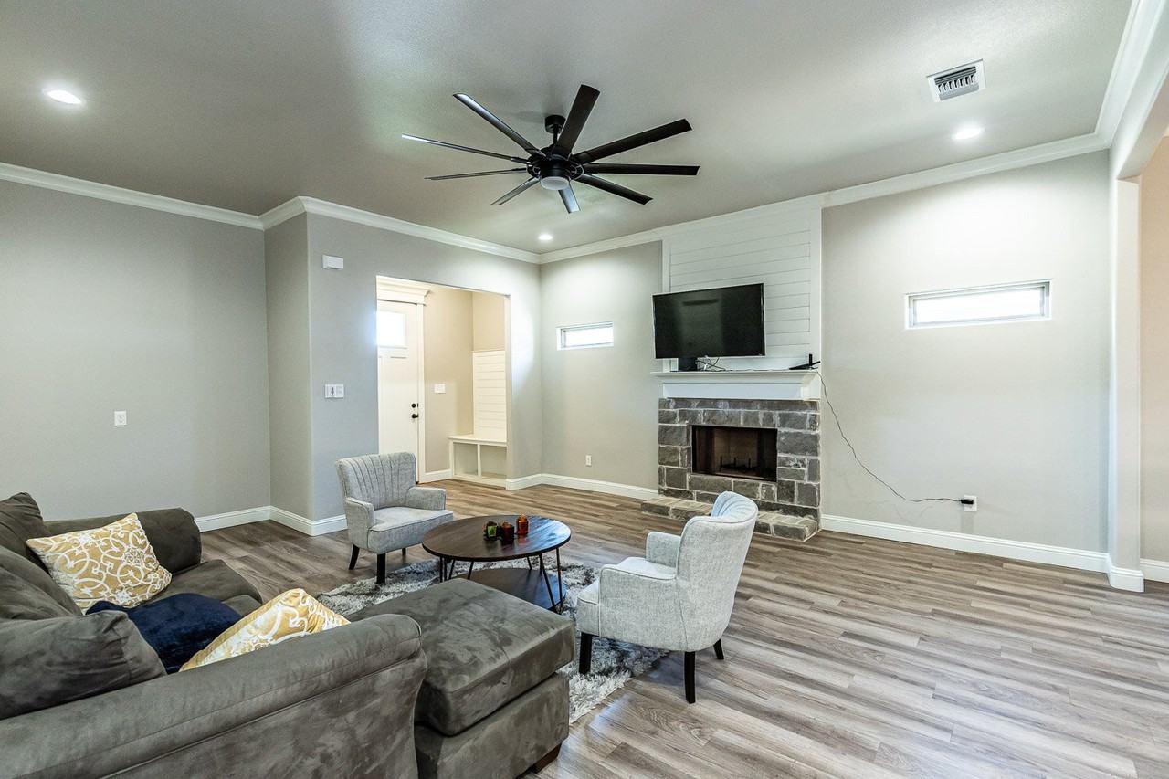 912 N Fulton Ave - Photo 5 of 18