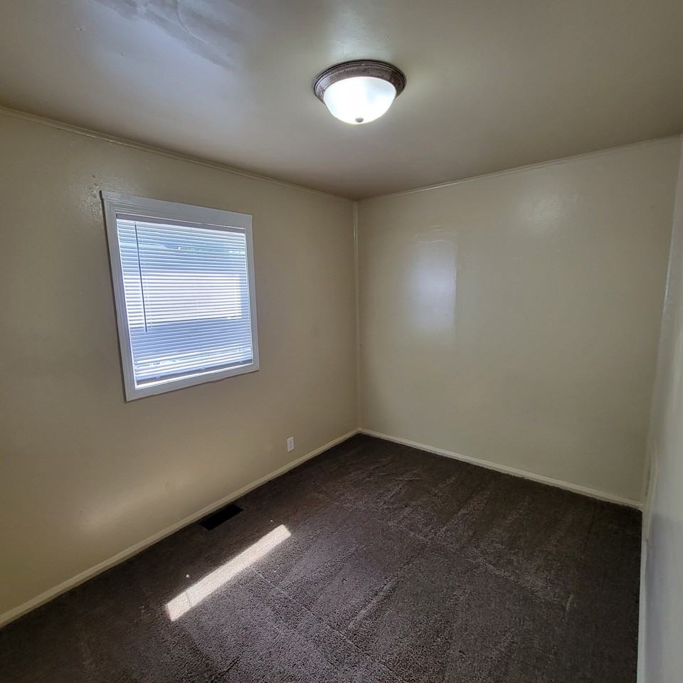 2314 N Goodlet Ave - Photo 4 of 7