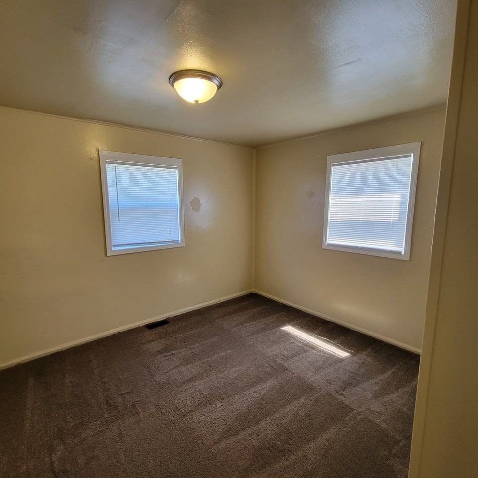 2314 N Goodlet Ave - Photo 6 of 7