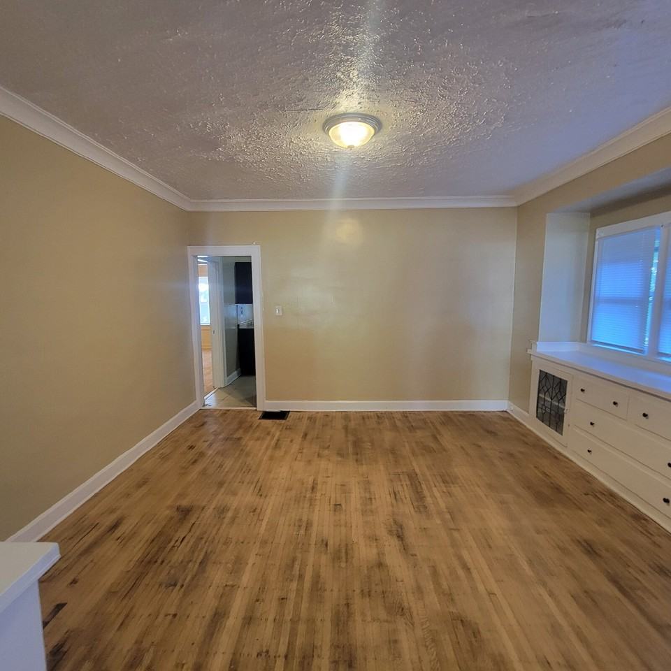 3929 N Kenwood Ave - Photo 2 of 8