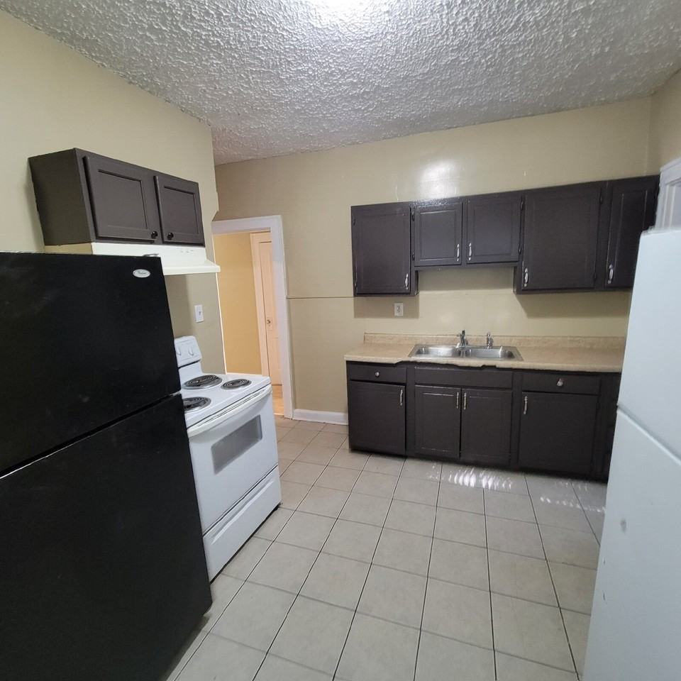 3929 N Kenwood Ave - Photo 4 of 8