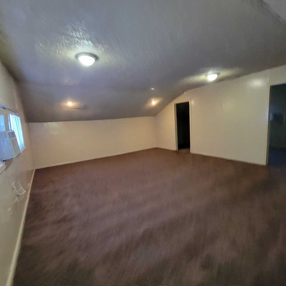 3929 N Kenwood Ave - Photo 5 of 8
