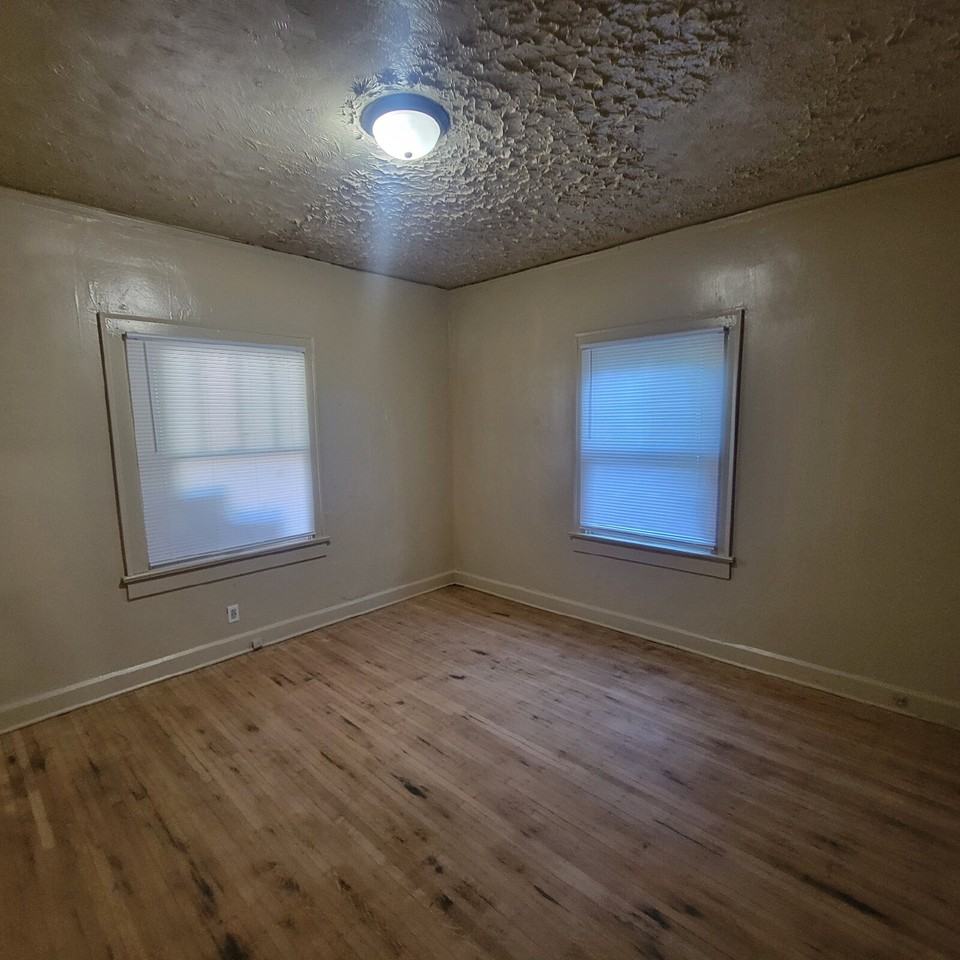 3929 N Kenwood Ave - Photo 6 of 8