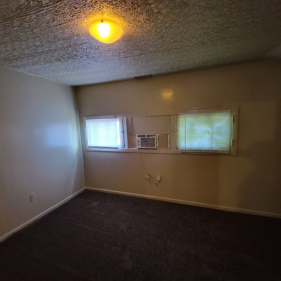 3929 N Kenwood Ave - Photo 7 of 8