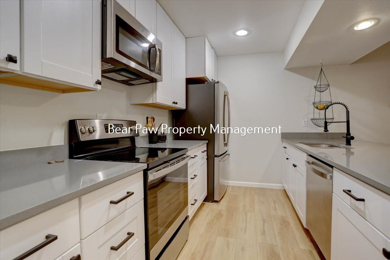 23518 Pondview Pl - Photo 4 of 21