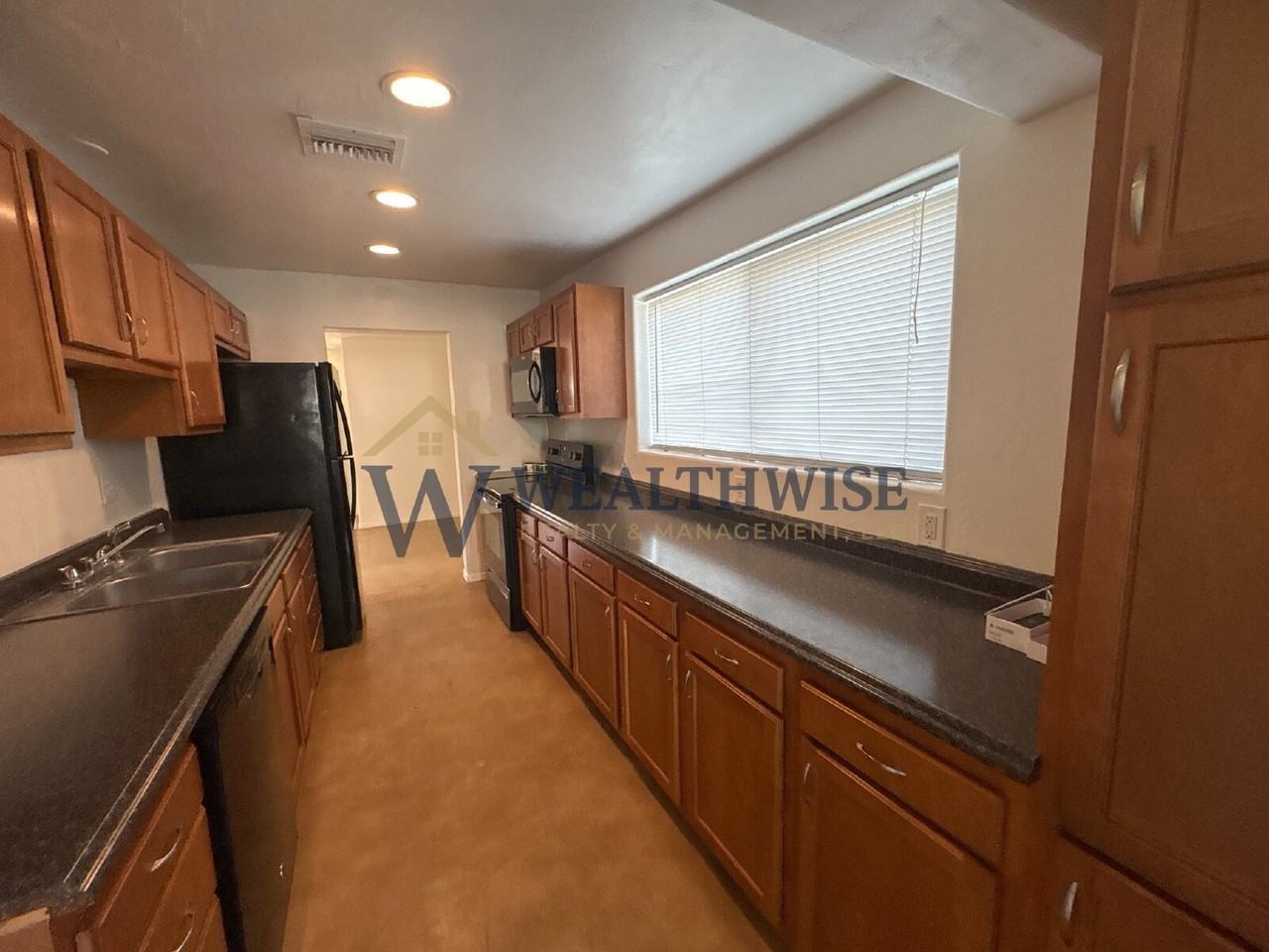 216 E Waverly St - Photo 4 of 15