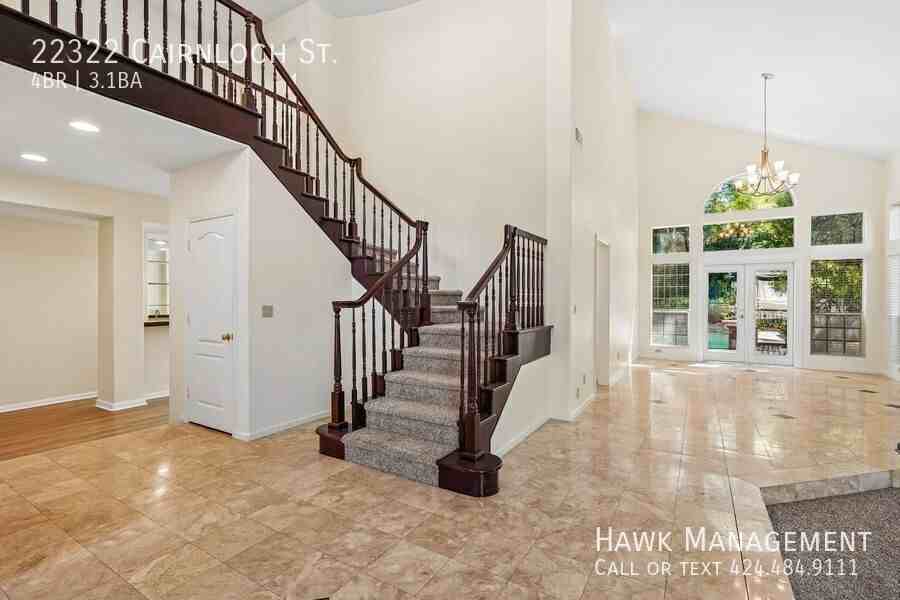 22322 Cairnloch St - Photo 5 of 50