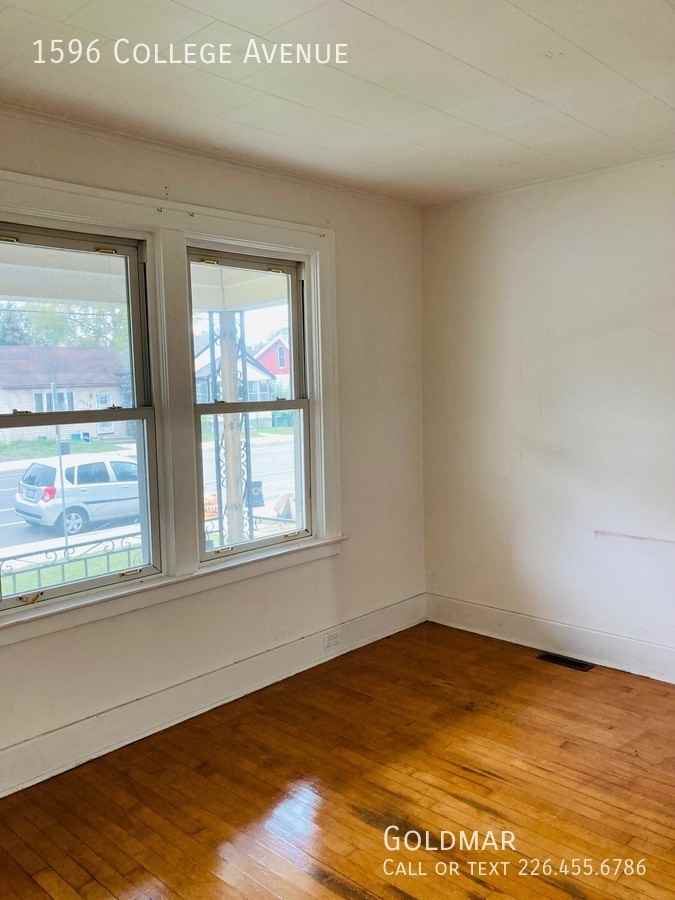 1596 College Ave - Photo 2 of 9