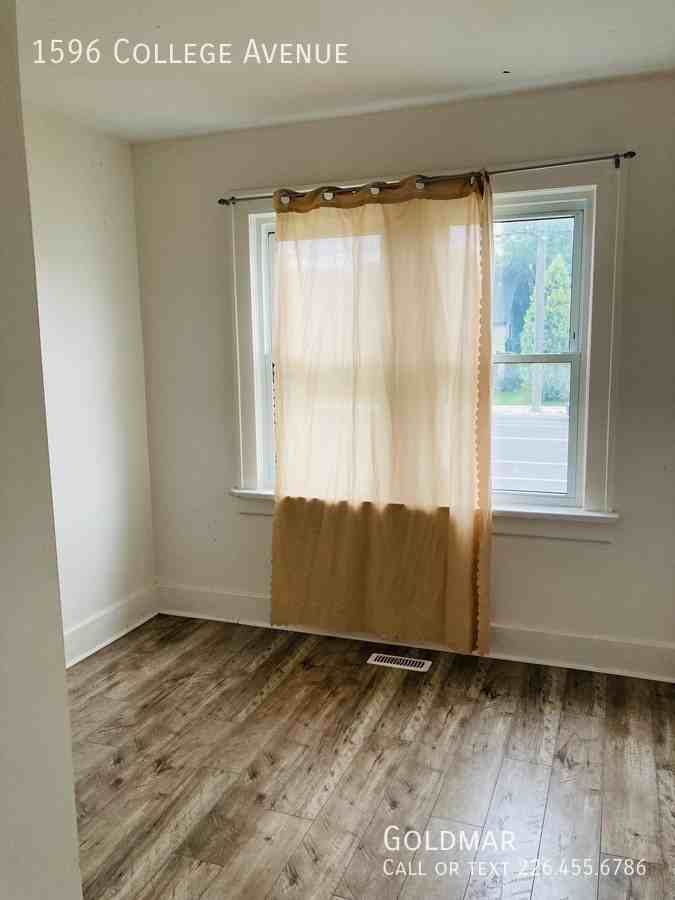 1596 College Ave - Photo 3 of 9